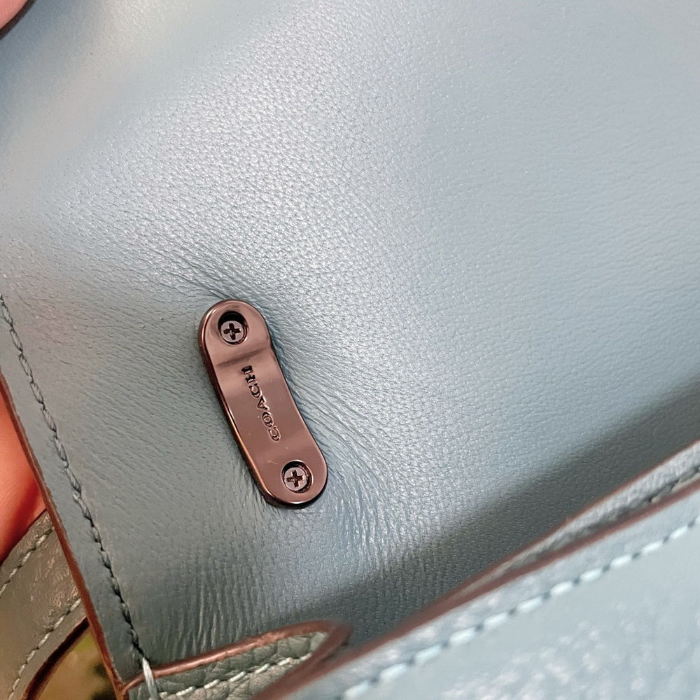Coach Teal Blue Crossbody Bag with Adjustable Strap and Flap Closure - Picture 6 of 6